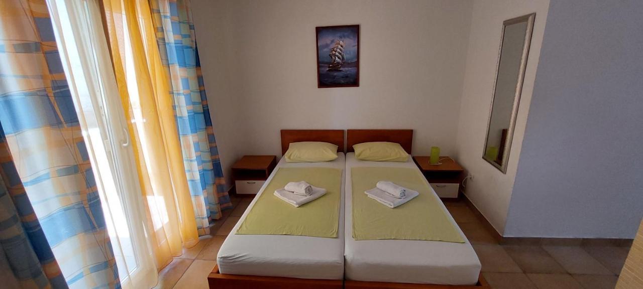 Apartments And Rooms Stipe Podstrana Esterno foto