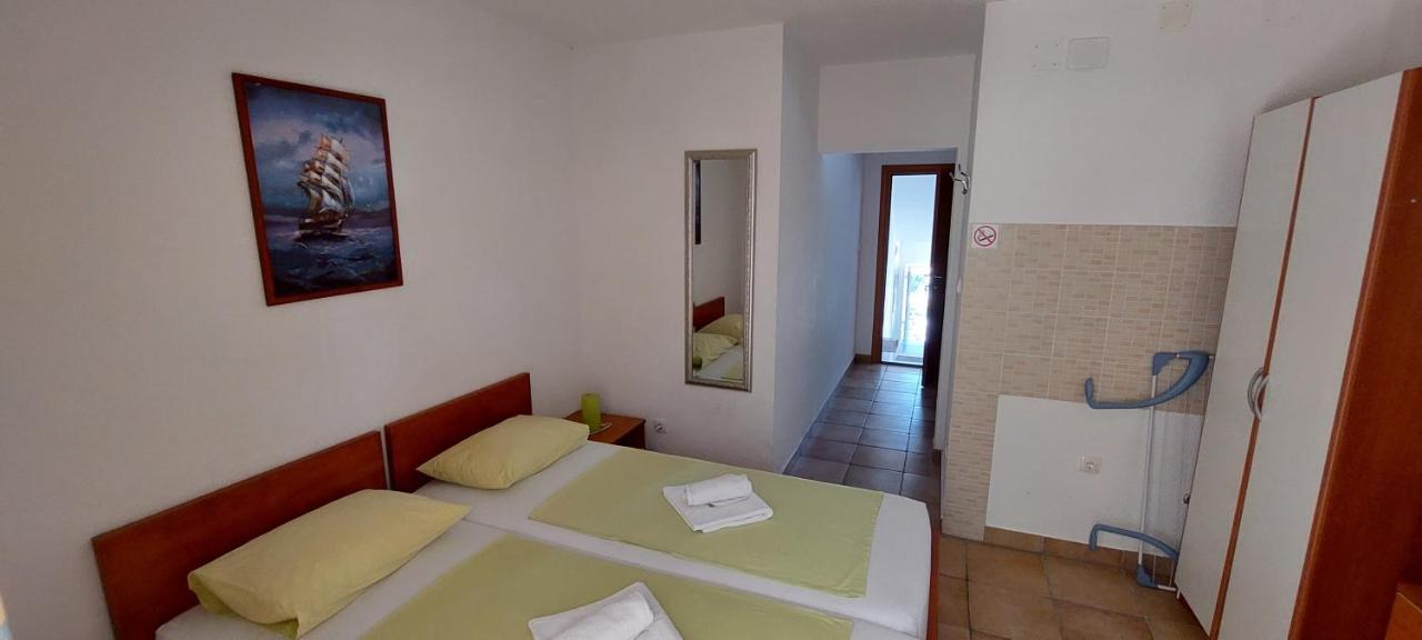 Apartments And Rooms Stipe Podstrana Esterno foto