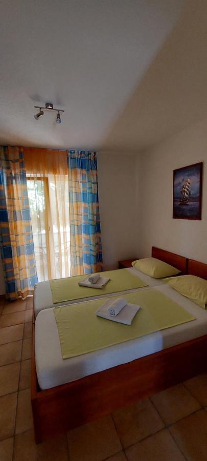 Apartments And Rooms Stipe Podstrana Esterno foto