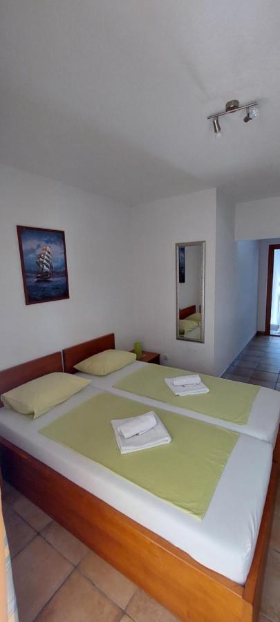 Apartments And Rooms Stipe Podstrana Esterno foto