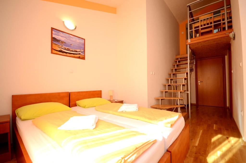 Apartments And Rooms Stipe Podstrana Esterno foto