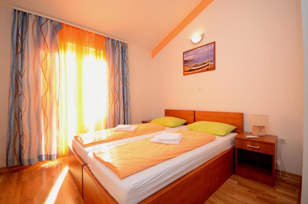 Apartments And Rooms Stipe Podstrana Esterno foto